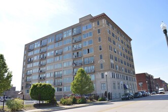 Carlton Lofts in Detroit, MI - Foto de edificio - Building Photo