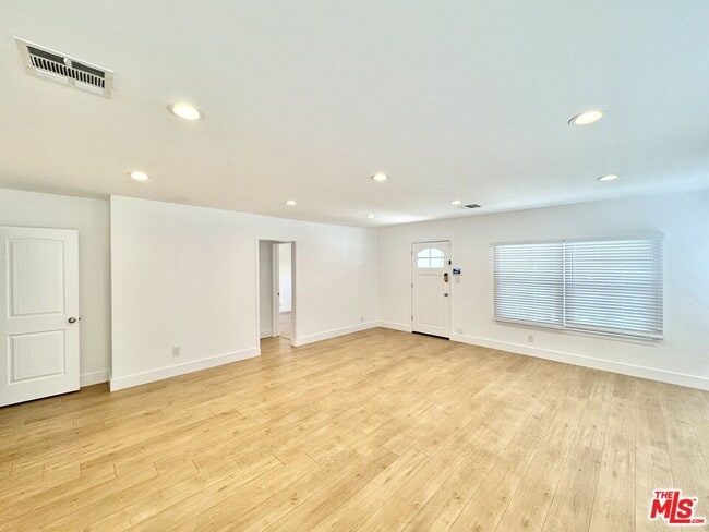 5937 Ranchito Ave in Los Angeles, CA - Building Photo - Building Photo