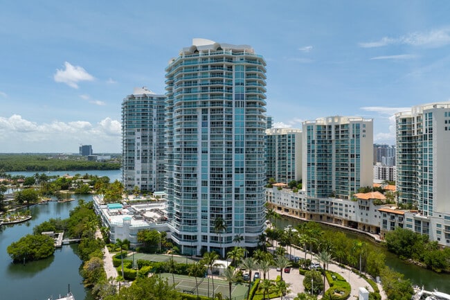 Oceania IV in Sunny Isles Beach, FL - Foto de edificio - Building Photo