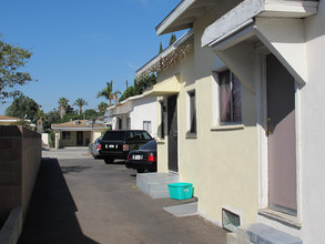 6115 Corona Ave in Huntington Park, CA - Building Photo - Building Photo