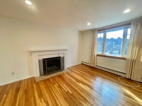 77 Louise Rd in Newton, MA - Building Photo - Building Photo