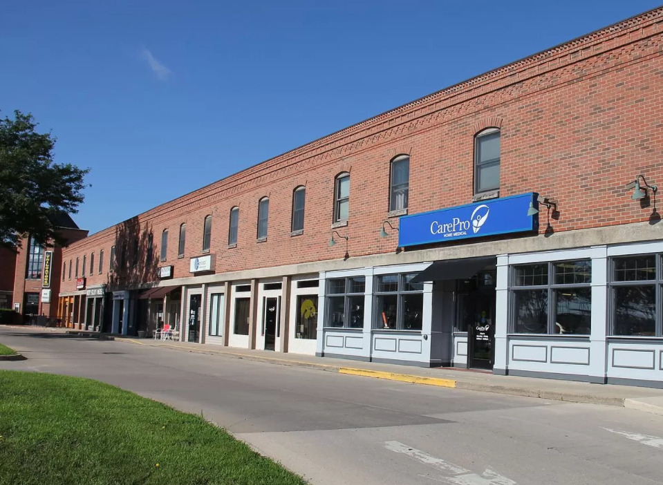 Riverview Square in Coralville, IA - Building Photo