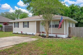 113 Marimba St in Mary Esther, FL - Building Photo - Building Photo