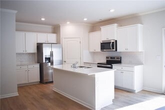 6686 Corryton St in Flowery Branch, GA - Building Photo - Building Photo