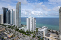 Sands Point in Sunny Isles Beach, FL - Foto de edificio - Building Photo