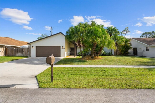 13434 Columbine Ave in Wellington, FL - Foto de edificio - Building Photo