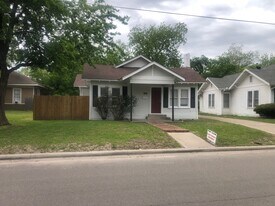 1211 Monroe St in Commerce, TX - Building Photo