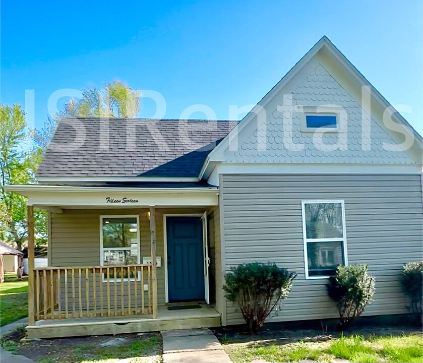 1516 E 9th St in Sedalia, MO - Building Photo