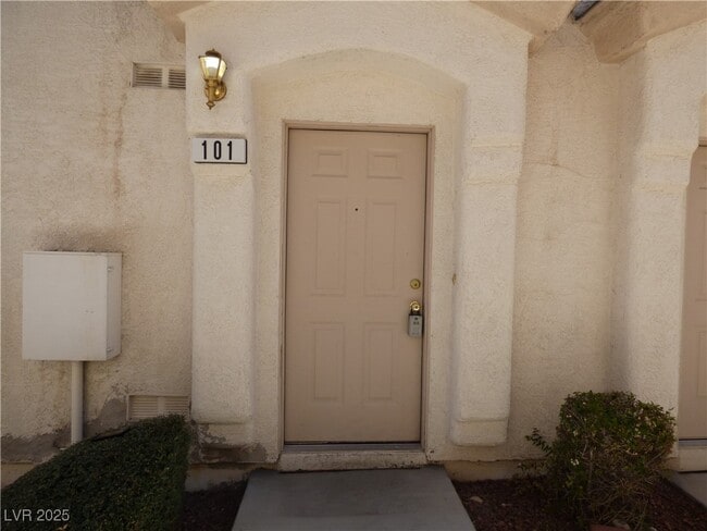 9353 Leaping Deer Pl in Las Vegas, NV - Building Photo - Building Photo