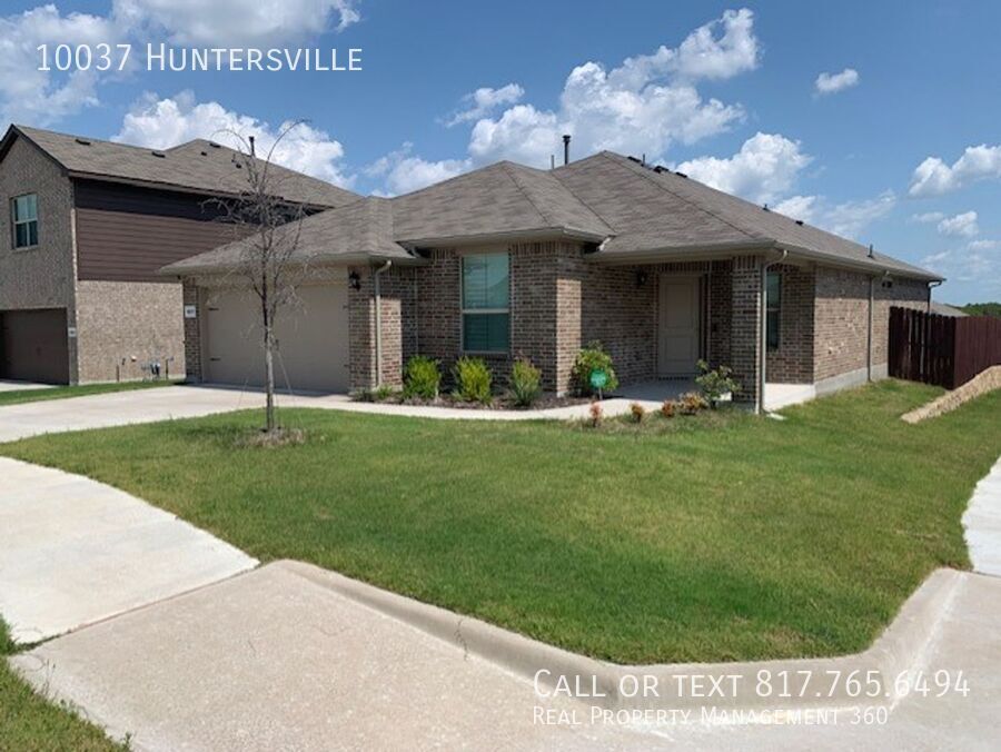 10037 Huntersville Trl in White Settlement, TX - Building Photo