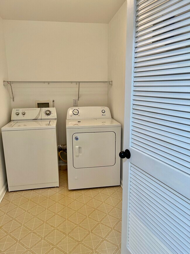 733 Cedar Ct, Unit 733 in New Brunswick, NJ - Building Photo - Building Photo