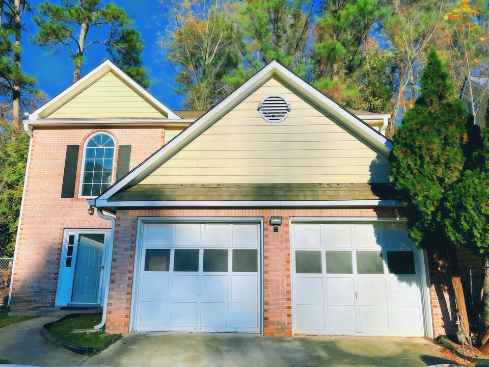 5150 Harbins Point Ln NW in Lilburn, GA - Building Photo