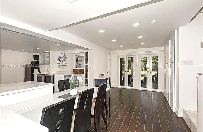 property at 2413 Nassau Ln