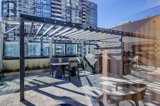 395 Square One Dr in Mississauga, ON - Building Photo - Building Photo