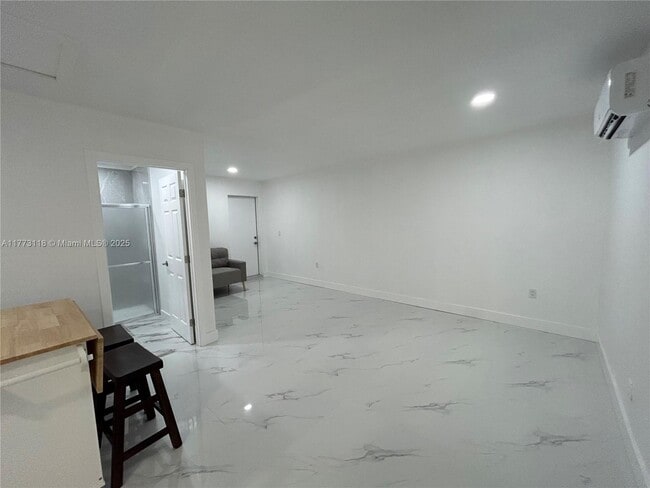670X SW 28th Terrace in Miami, FL - Building Photo - Building Photo