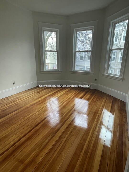 16 Ticknor St, Unit 2 in Boston, MA - Building Photo