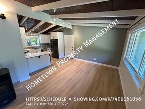 1420 Dogwood St SE in Lacey, WA - Building Photo - Building Photo