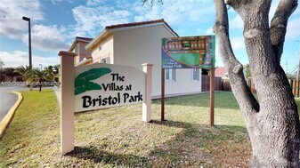 240 NW 114th Ave in Miami, FL - Building Photo