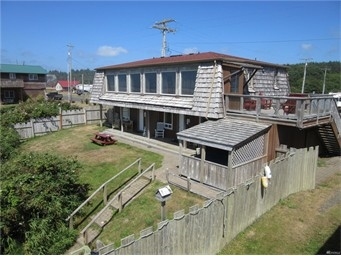 Moclips Flats Triplex in Moclips, WA - Building Photo