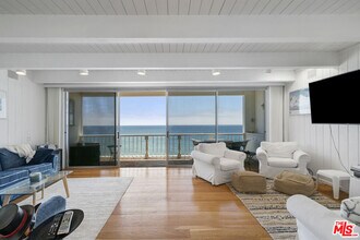 11928 S Beach Club Way in Malibu, CA - Foto de edificio - Building Photo