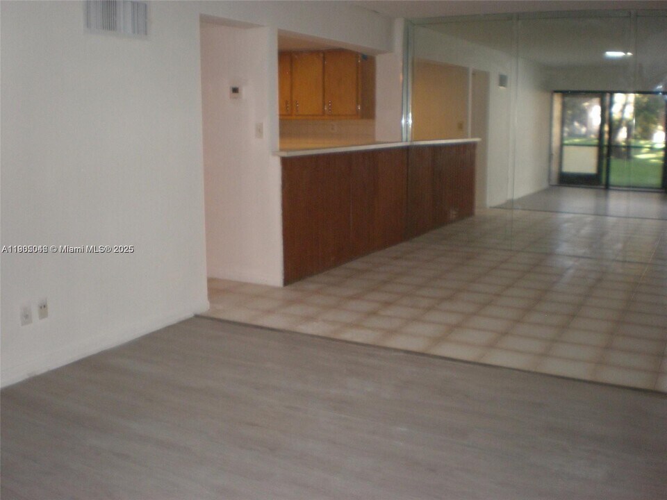 5855 Washington St in Hollywood, FL - Building Photo