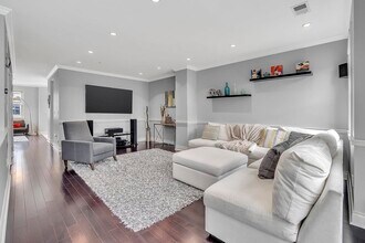 274 Roslyn Ct in West New York, NJ - Building Photo - Building Photo
