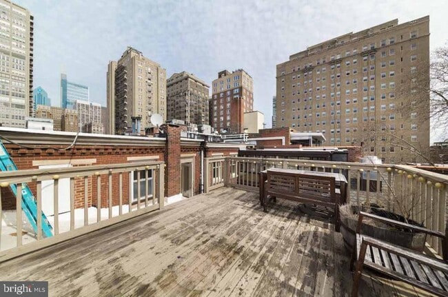 2011 Spruce St in Philadelphia, PA - Building Photo - Building Photo