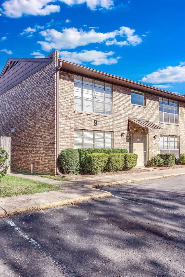 1820 E Kings Hwy