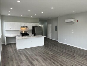 893 Main St in Manchester, CT - Building Photo - Building Photo