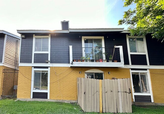 12658 Ashford Meadow Dr-Unit -B in Houston, TX - Foto de edificio - Building Photo