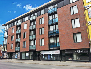 2213-2217 Sainte-Catherine E in Montréal, QC - Building Photo - Building Photo