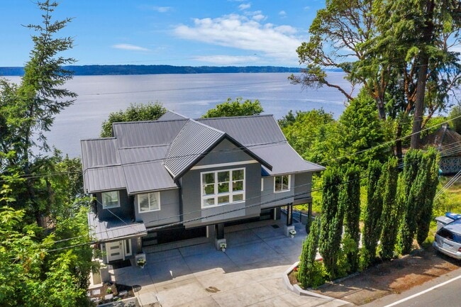 property at 15901 Maplewild Ave SW