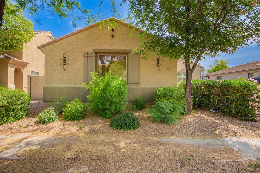 3721 S Vineyard Ave in Gilbert, AZ - Building Photo