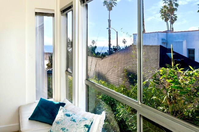 2221 Ocean Ave, Unit 202 in Santa Monica, CA - Building Photo - Building Photo