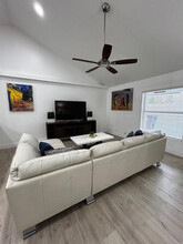 13647 Yarmouth Ct in Wellington, FL - Foto de edificio - Building Photo