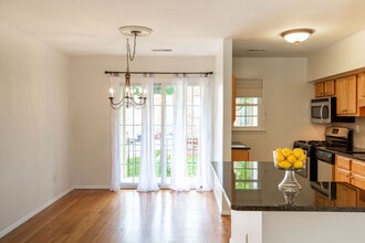 118 Hessian Hills Ridge, Unit 4 in Charlottesville, VA - Foto de edificio - Building Photo