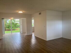 24 Colonial Club Dr in Boynton Beach, FL - Building Photo - Building Photo