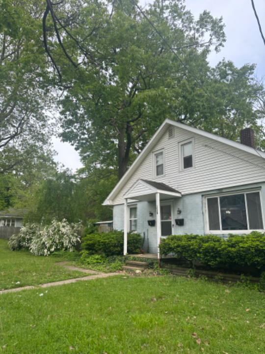 1028 Bement St in Lansing, MI - Building Photo