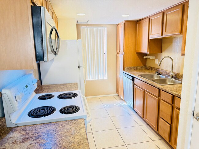 1125 E Broadway Rd in Tempe, AZ - Building Photo - Building Photo