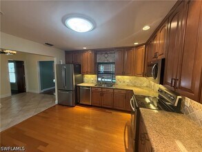 5361 Hickory Wood Dr in Naples, FL - Building Photo - Building Photo