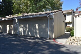 108 Arcadia Dr in Vacaville, CA - Building Photo - Building Photo