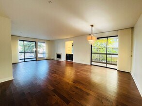 324 N Palm Dr in Beverly Hills, CA - Building Photo - Building Photo