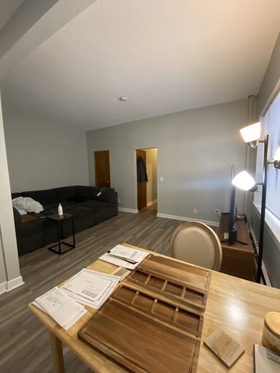 1880 Commonwealth Ave, Unit 4 in Boston, MA - Building Photo - Building Photo