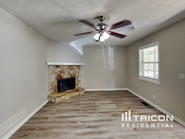 3721 Cherokee Overlook Dr in Canton, GA - Building Photo - Building Photo