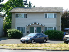 8902 SE Woodstock Blvd in Portland, OR - Building Photo - Building Photo