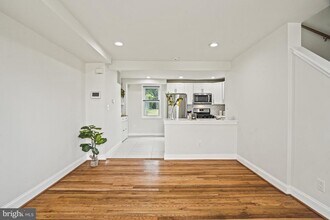 5449 B St SE in Washington, DC - Foto de edificio - Building Photo