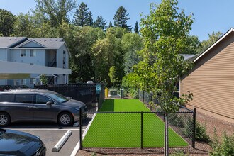 Trail Ave Apartments in Keizer, OR - Foto de edificio - Building Photo