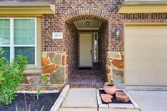 18318 Russett Green Dr in Tomball, TX - Building Photo - Building Photo