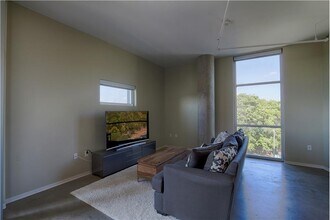 2115 Yeaman Pl-Unit -Unit 200 in Nashville, TN - Building Photo - Building Photo