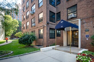 Clinton Hill Cooperative in Brooklyn, NY - Foto de edificio - Building Photo